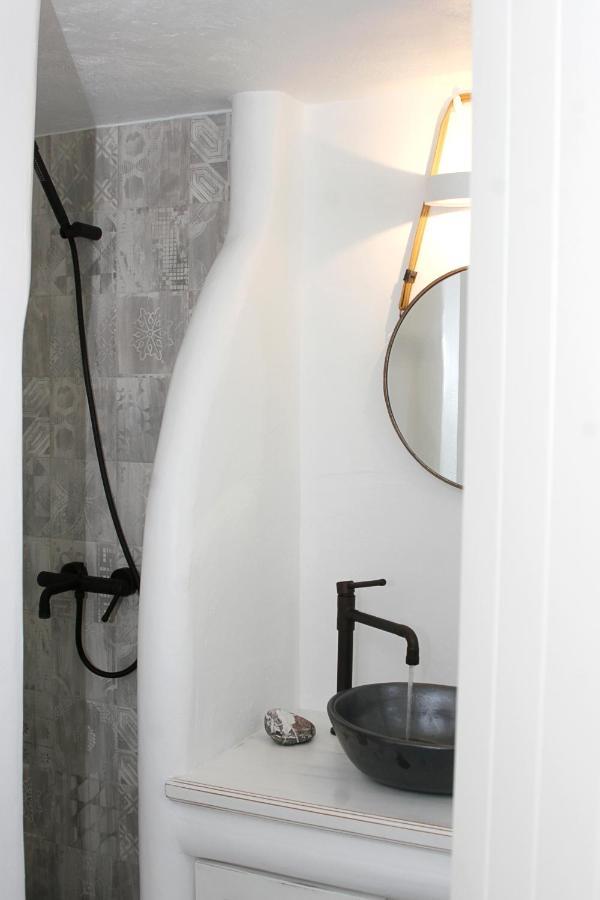 5 Traditional Suites Livadi  Eksteriør billede