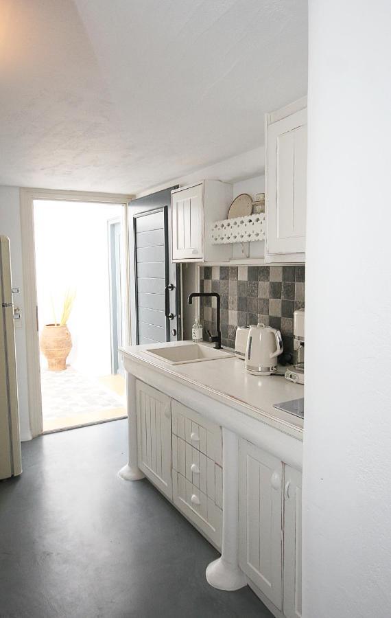 5 Traditional Suites Livadi  Eksteriør billede
