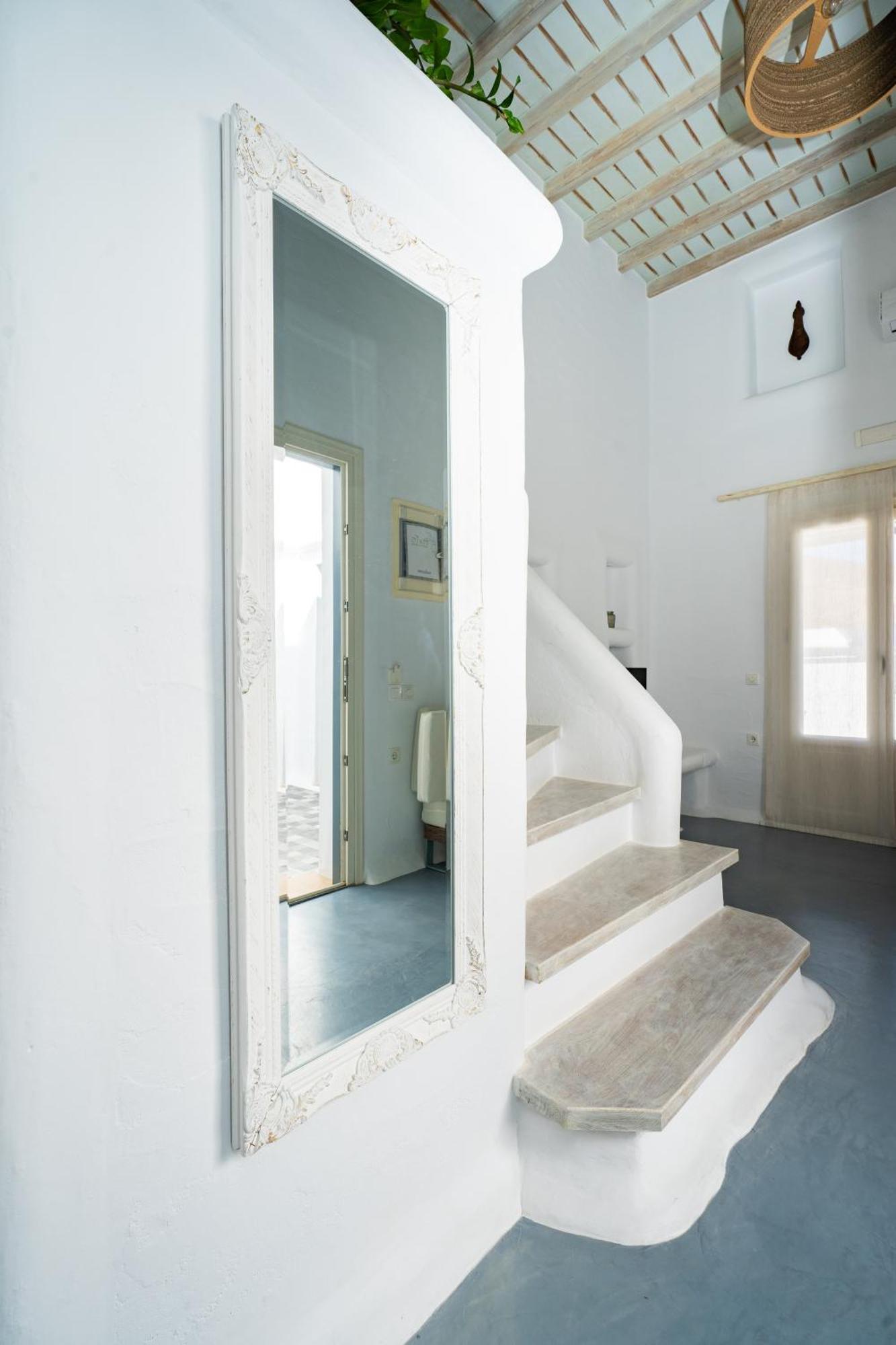 5 Traditional Suites Livadi  Eksteriør billede