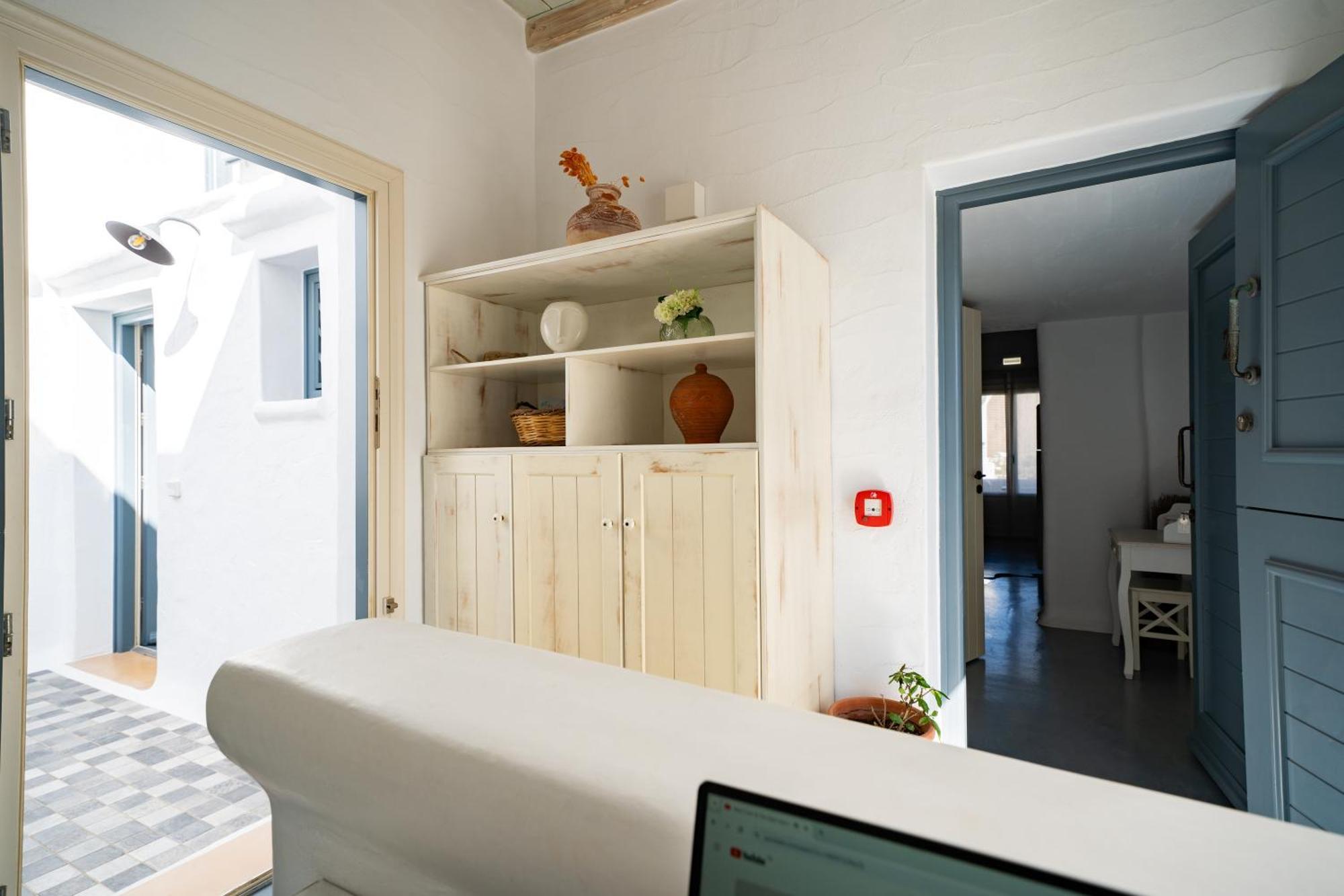 5 Traditional Suites Livadi  Eksteriør billede
