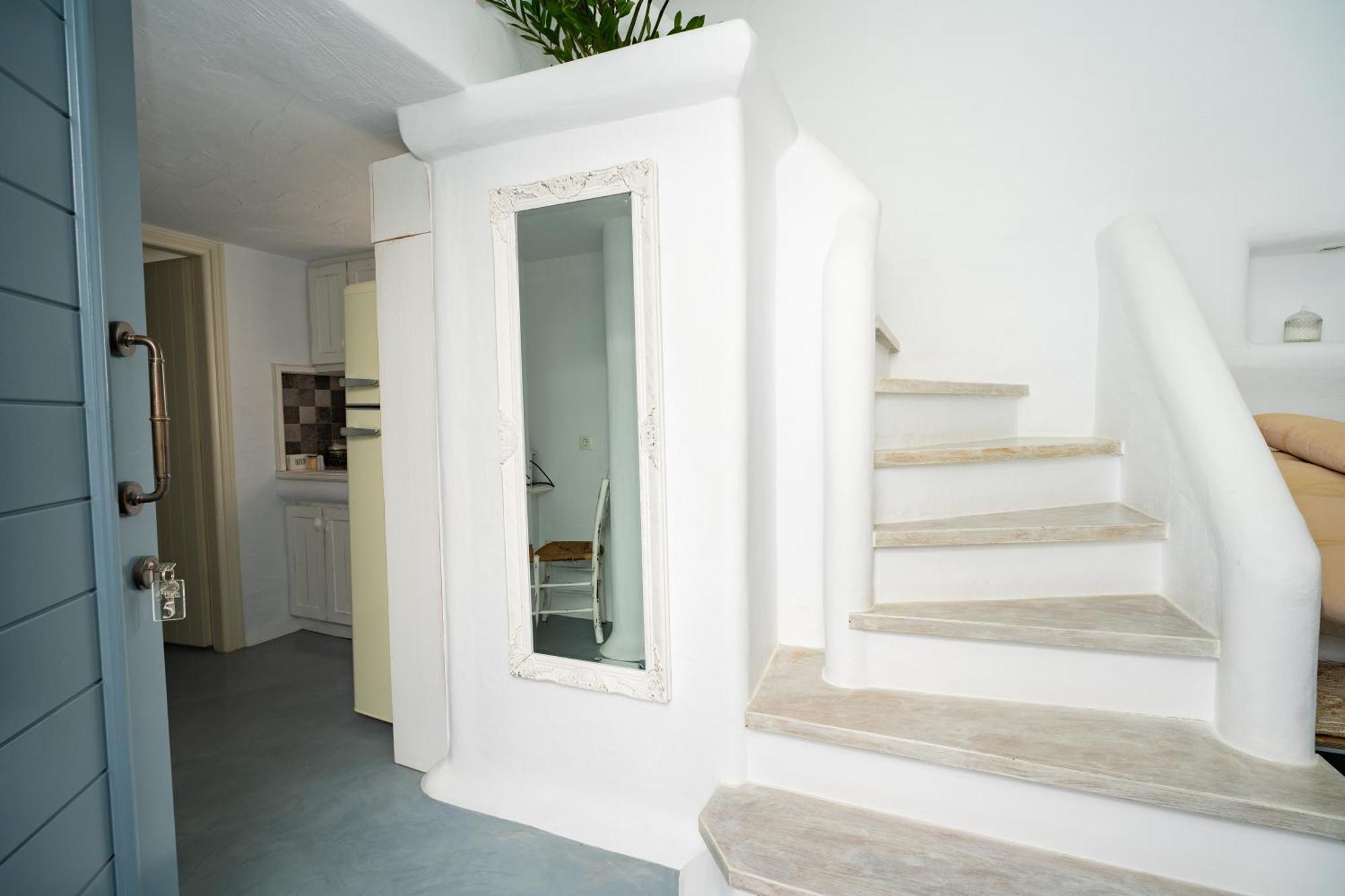 5 Traditional Suites Livadi  Eksteriør billede