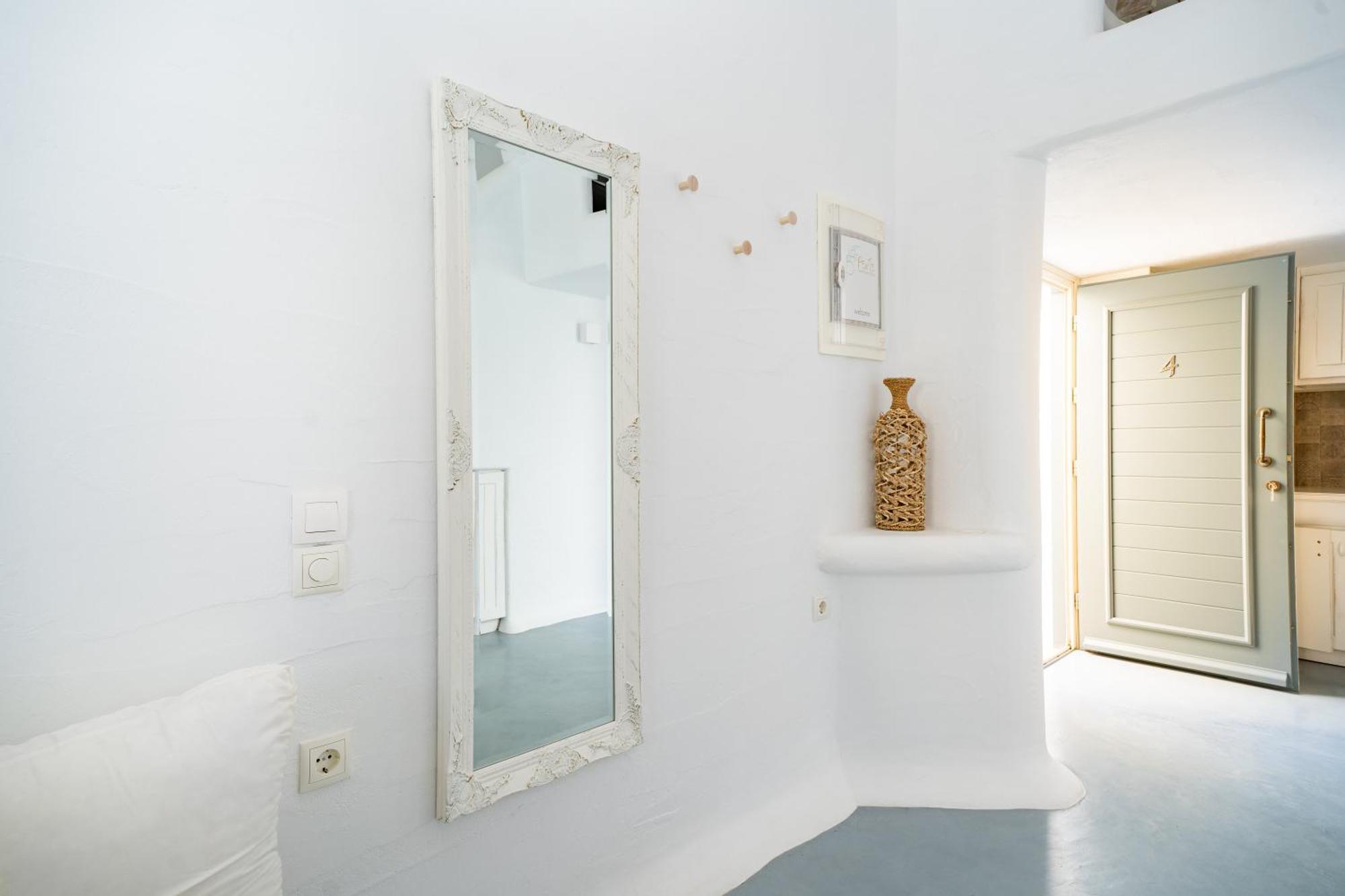 5 Traditional Suites Livadi  Eksteriør billede